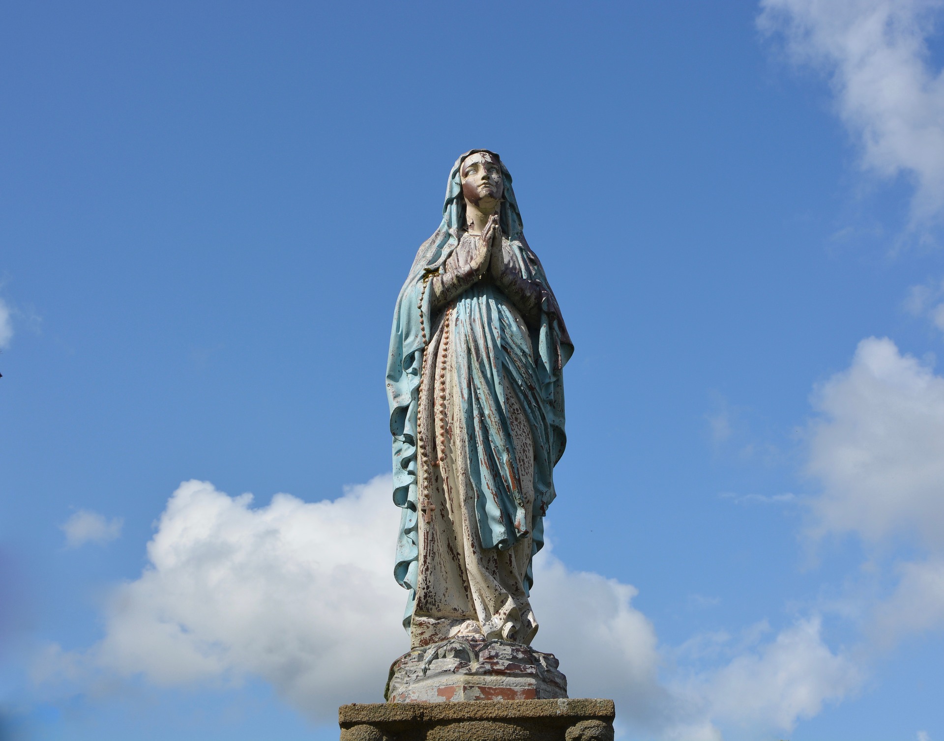 statue-holy-virgin